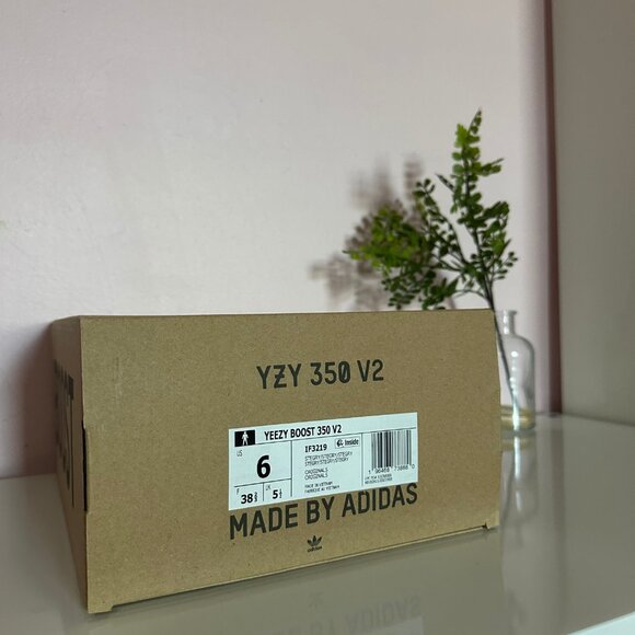 Yeezy 350 - Grey - Women's Size 6 - Picture 2 of 7